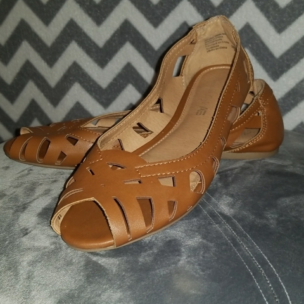 American Eagle payless Tan flat sandels